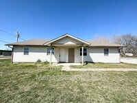 Building Photo - 97 N Pine Ave