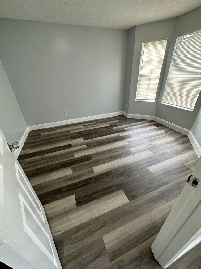 Building Photo - Fully renovated 3/2 Single-Family Home Available for Immediate rent!