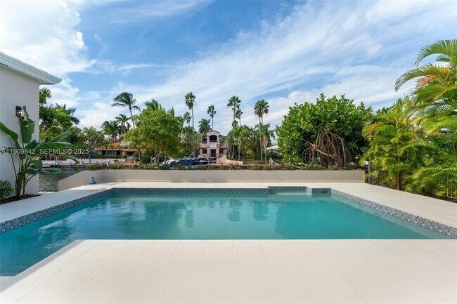 Building Photo - 13032 Mar St