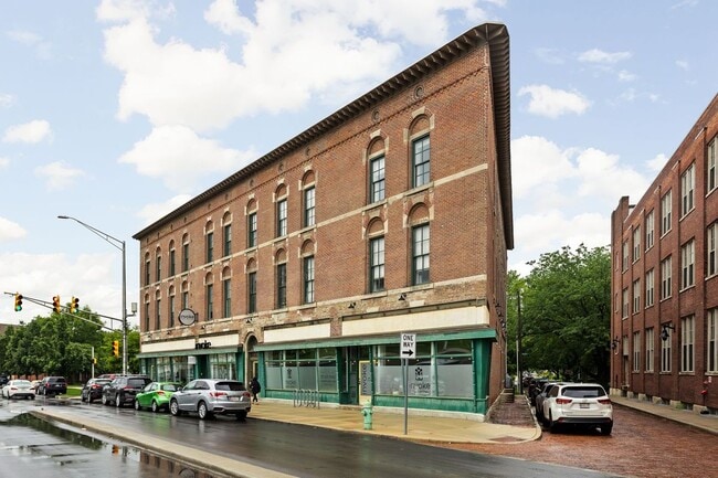 Building Photo - 970 Fort Wayne Ave