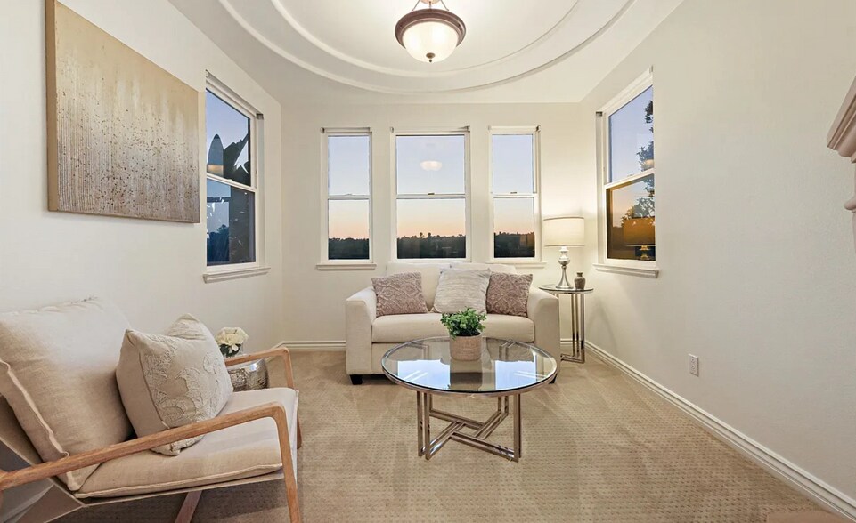 Building Photo - 6213 Paseo Privado