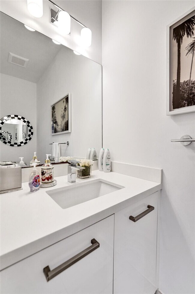 Building Photo - 1371 N Ocean Blvd