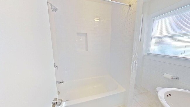 Building Photo - 1BR/1BA + Bonus Room Near Downtown St. Pete | 768 Sq Ft