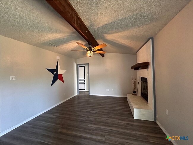 Building Photo - 2204 Lamplight Dr