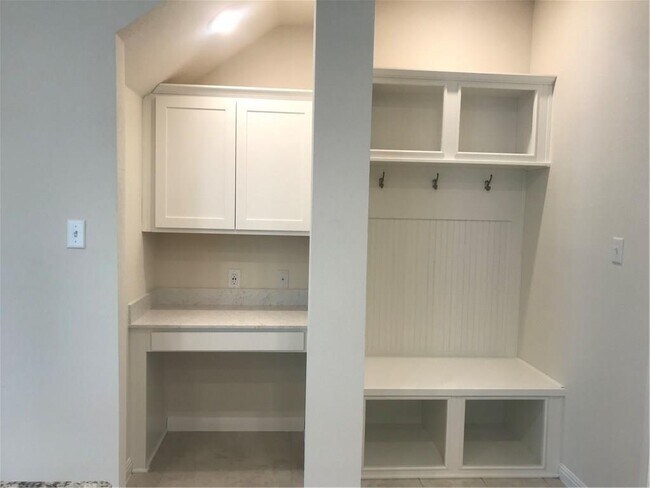 Building Photo - 115 Iron Rail Rd