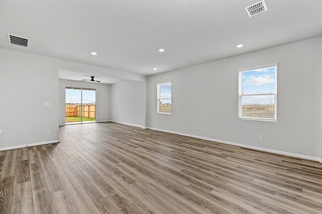 Building Photo - 100 Elm Br Trl