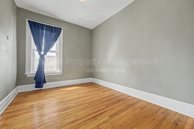 Building Photo - 2214 E 13th Ave