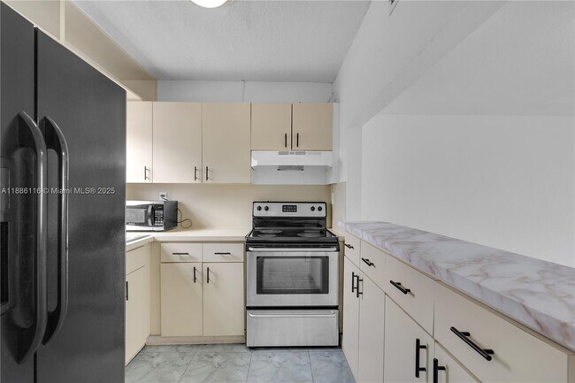 Building Photo - 2261 W 53rd St
