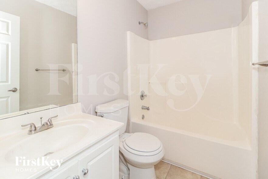 Building Photo - 8630 Bayhill Dr