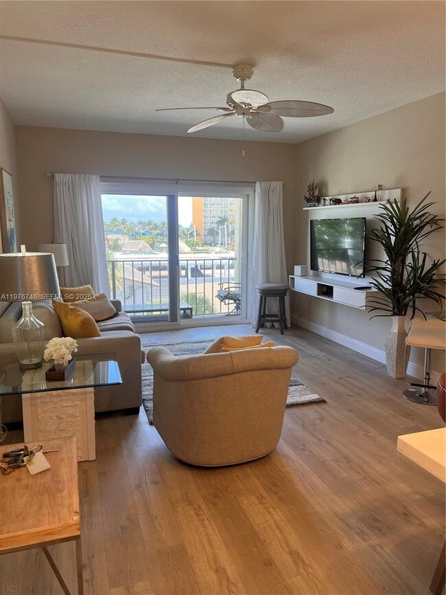 Building Photo - 400 N Riverside Dr