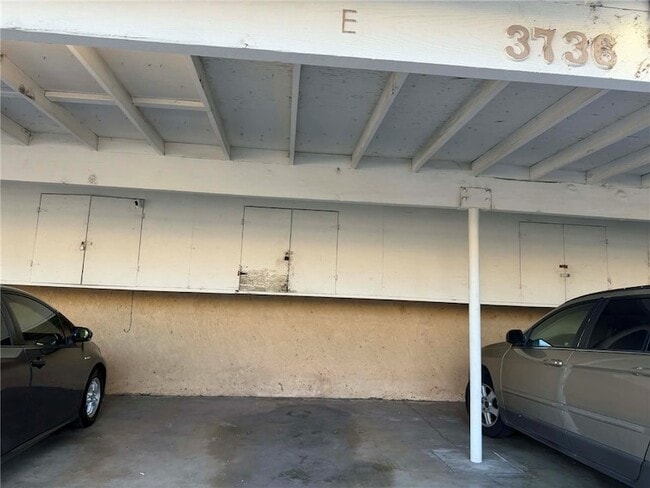 Building Photo - 3736 Oak Creek Dr