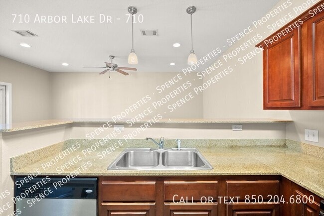 Building Photo - 710 Arbor Lake Dr