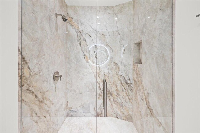 Building Photo - 1313 E Lake Dr