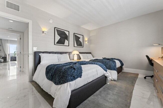 Building Photo - 19143 Fisher Island Dr