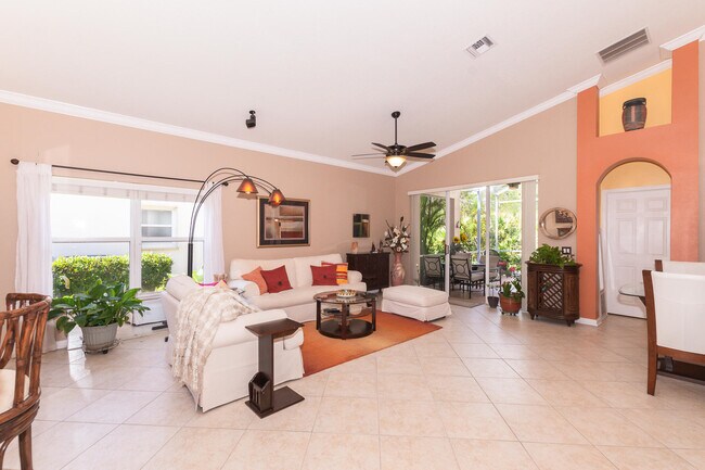 Building Photo - 329 NW Treeline Trce