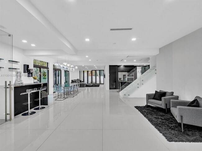 Building Photo - 3010 Alton Rd