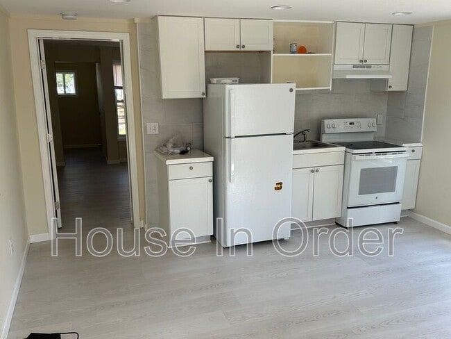 Building Photo - 220 Pointer Rd