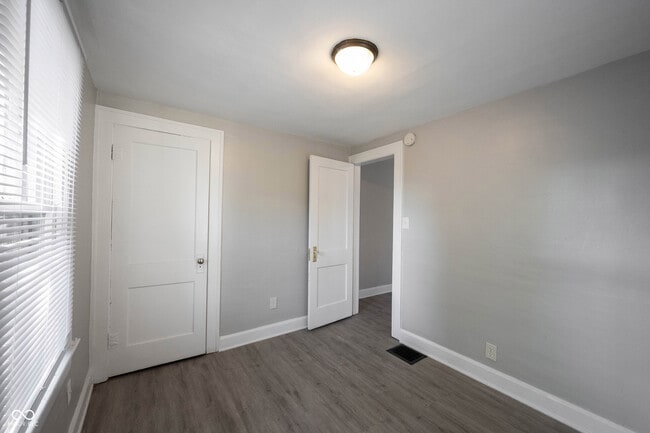 Building Photo - 915 N Drexel Ave