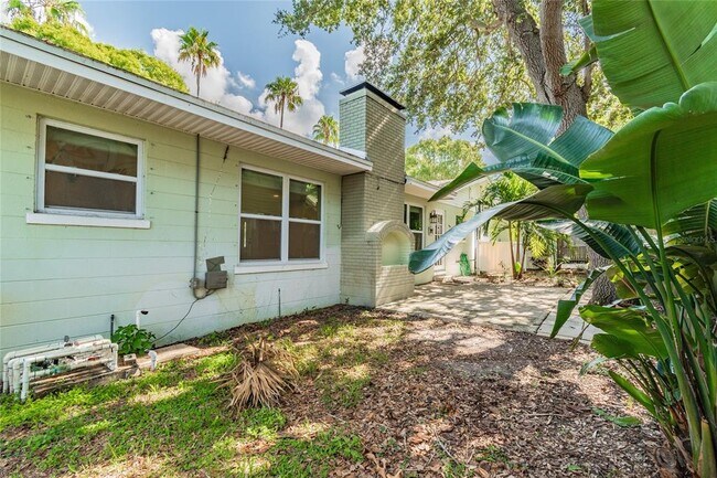 Building Photo - 303 Wildwood Way