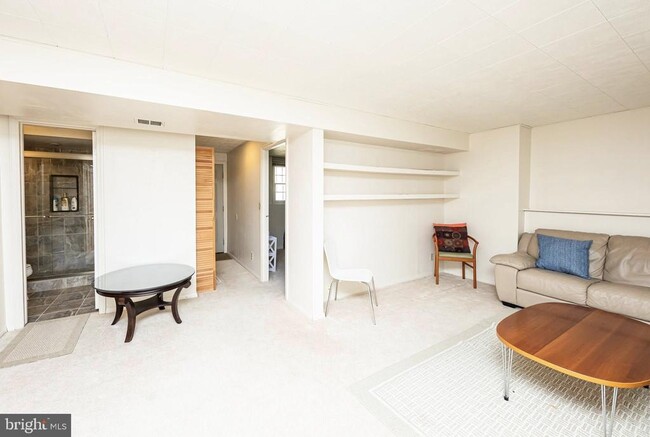 Building Photo - 1803 E Beech Rd