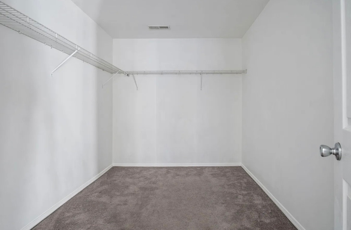 Master Closet - 2002 Claybourne Ct