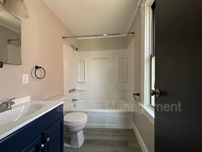 Building Photo - 929 Vankirk St