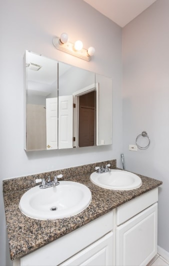 Building Photo - 2427 N Clybourn Ave