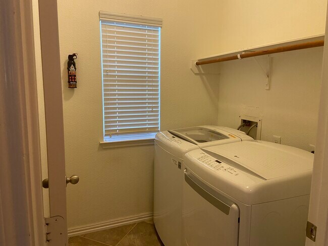 Building Photo - 16219 Peach Bluff Ln