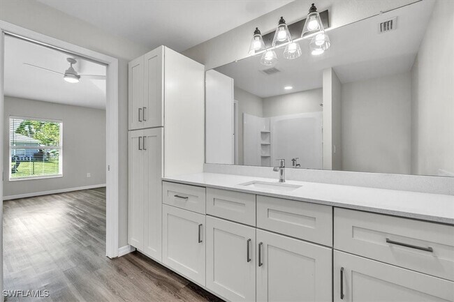 Building Photo - 412 NE 25th St