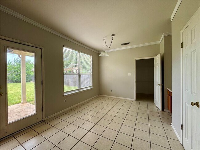 Building Photo - 701 Ranier Ln