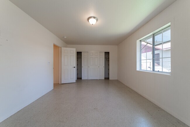 Building Photo - 730 Pine Ave