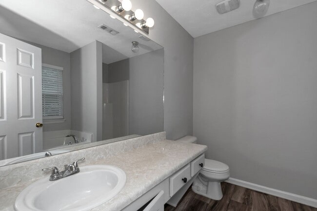 Building Photo - Available Now this Beautiful 4-Bedroom 2.5Baths Home in Stockbridge, GA!