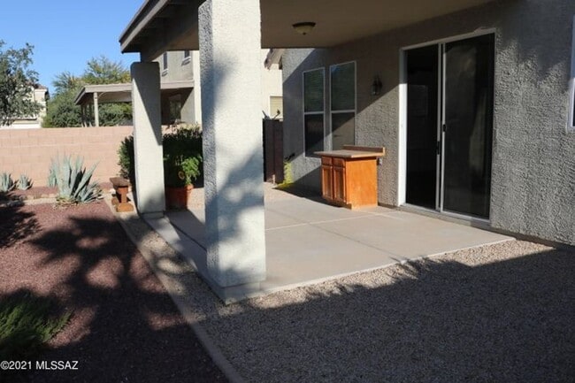 Building Photo - Move in Ready 2 bedroom 2 bath with den!