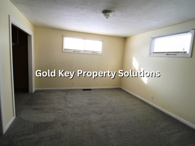 Building Photo - MUNCIE 3 BR 1 BA House with Carport and Large Yard (SECTION 8 APPROVED)