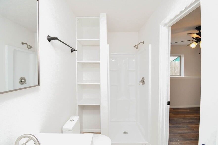 Building Photo - 1304 East 69th St N