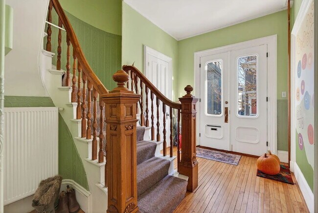 Building Photo - 31 Cushman St