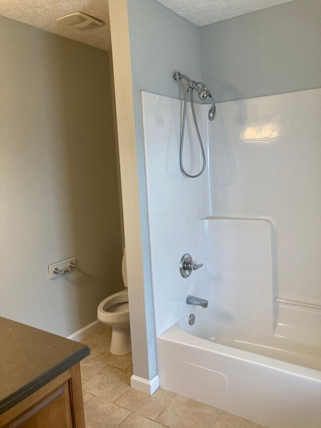 Building Photo - Charming 3 BR/2.5 bath  in a quiet, well-kept neighborhood. Convenient to schools, Tyndall AFB, s...