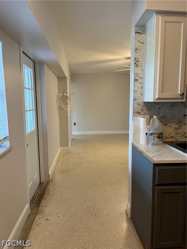 Building Photo - 2031 Maravilla Cir