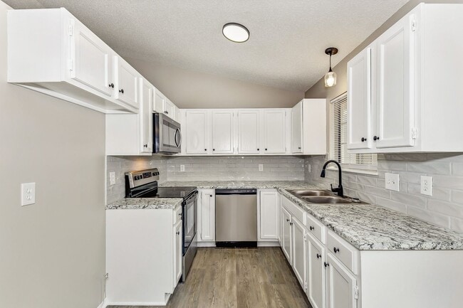 Building Photo - 408 S Woodchuck Ln
