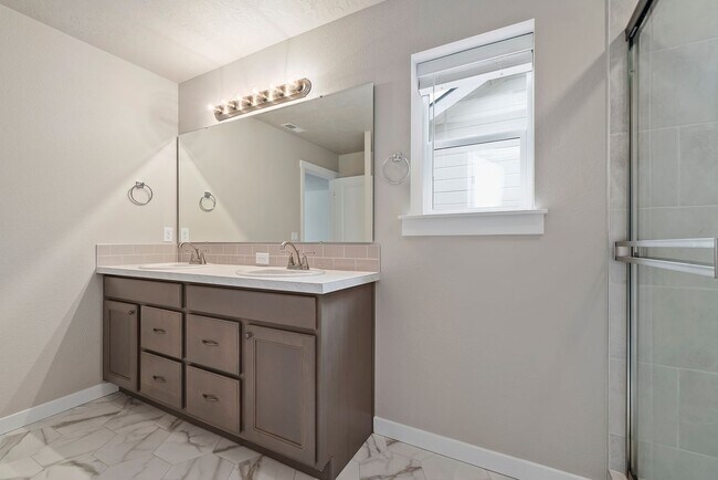 Building Photo - Charming & Modern Townhouse in Meridian!