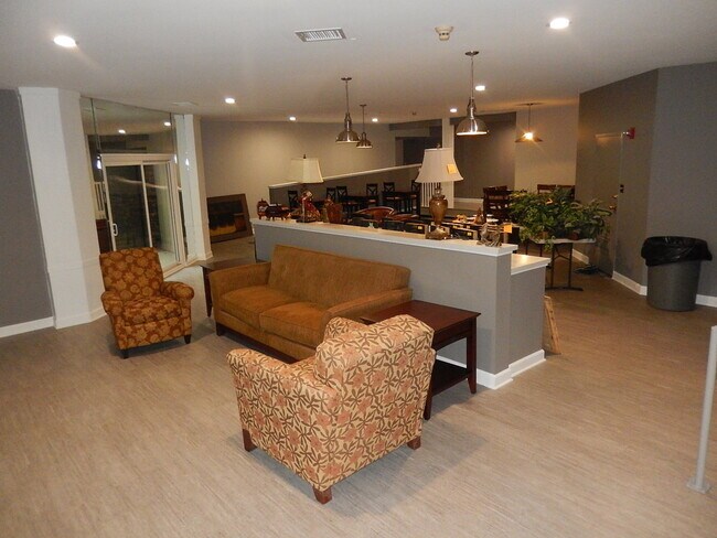 Building Photo - 120 Lakeview Dr