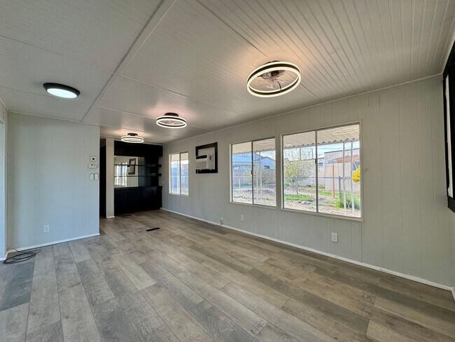 Building Photo - Cute Remodeled 3 Bedroom Home in Bullhead City, AZ