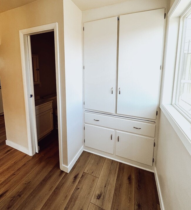 Building Photo - Newer Remodeled 2 Bed, 1.5 Bath – Private & Tucked Away Gem