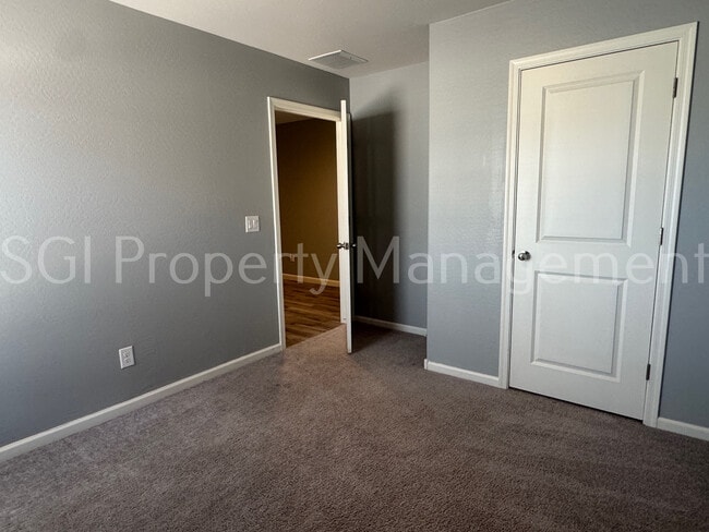 Building Photo - 2033 E Velvet Pl