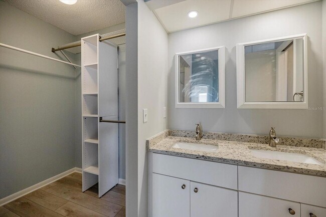 Building Photo - 856 Chatham Dr