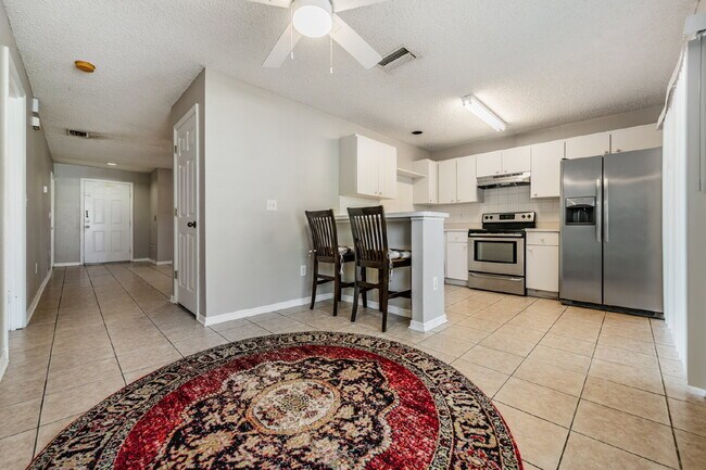 Building Photo - 6724 Summer Haven Dr