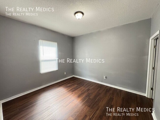 Building Photo - 1999 Marshall St