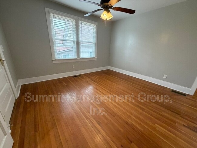 Building Photo - 8 N Broad St