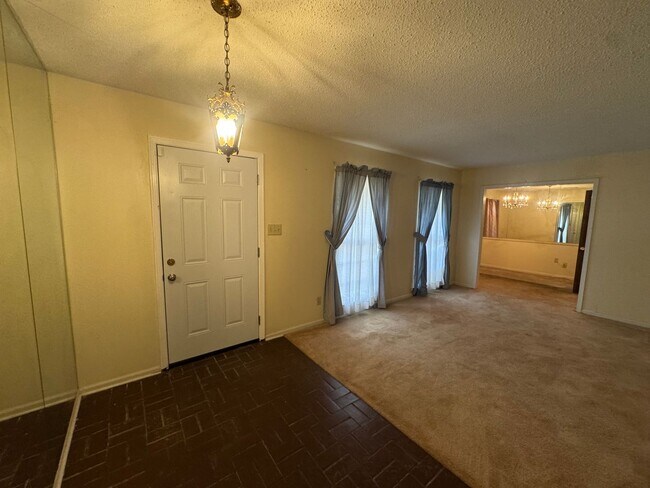 Building Photo - 3324 Cross Creek Dr