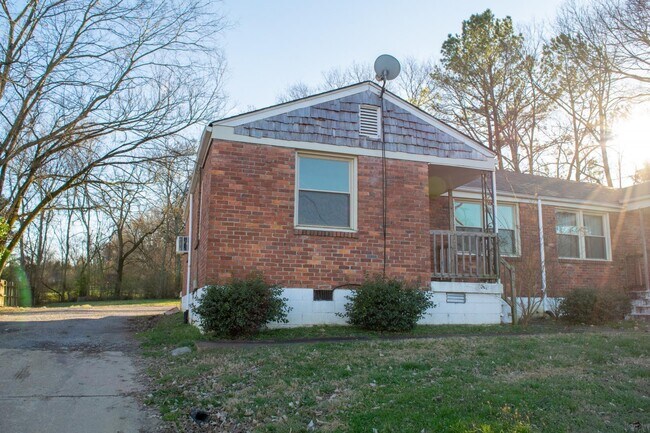 Building Photo - **NOW AVAILABLE!!** Affordable, Remodeled 2-Bedroom Home for Lease Minutes to East Nashville!